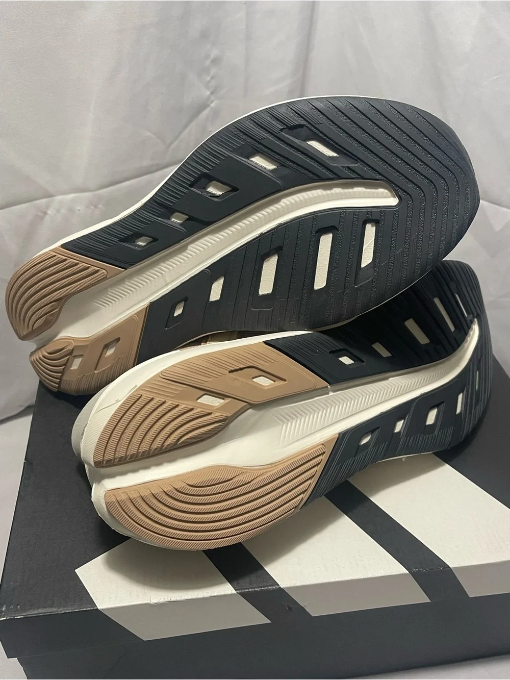 Adidas Astrastar Running Shoes Men's Size 10 Beige Tan JQ6081 New In Box NIB